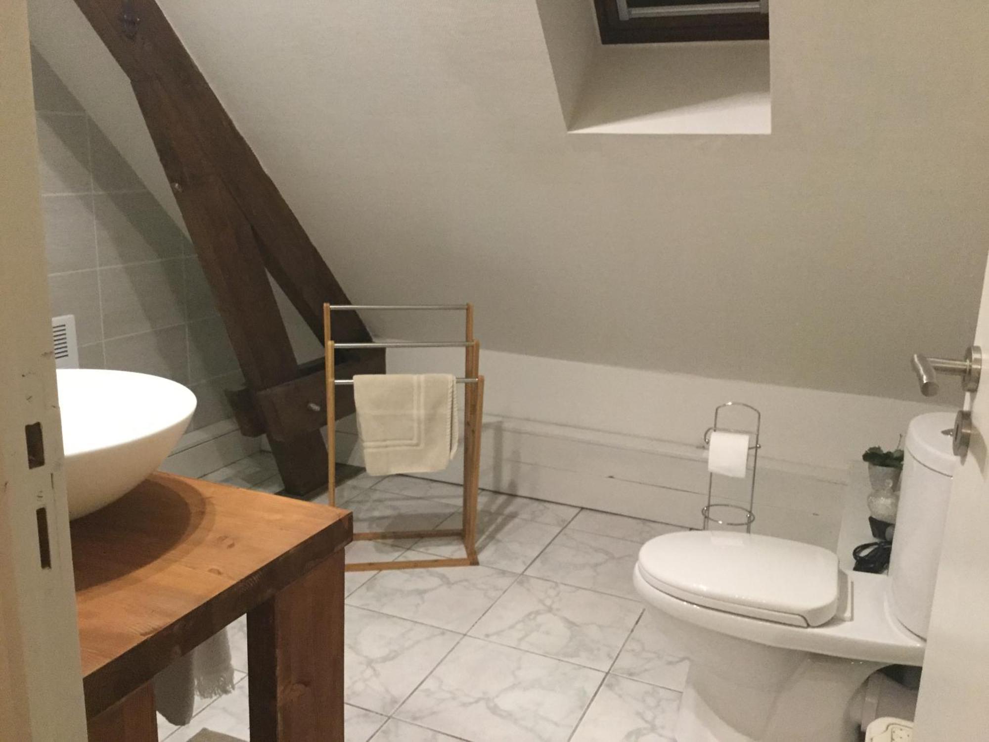 La Maison Bleue Juillac  Room photo